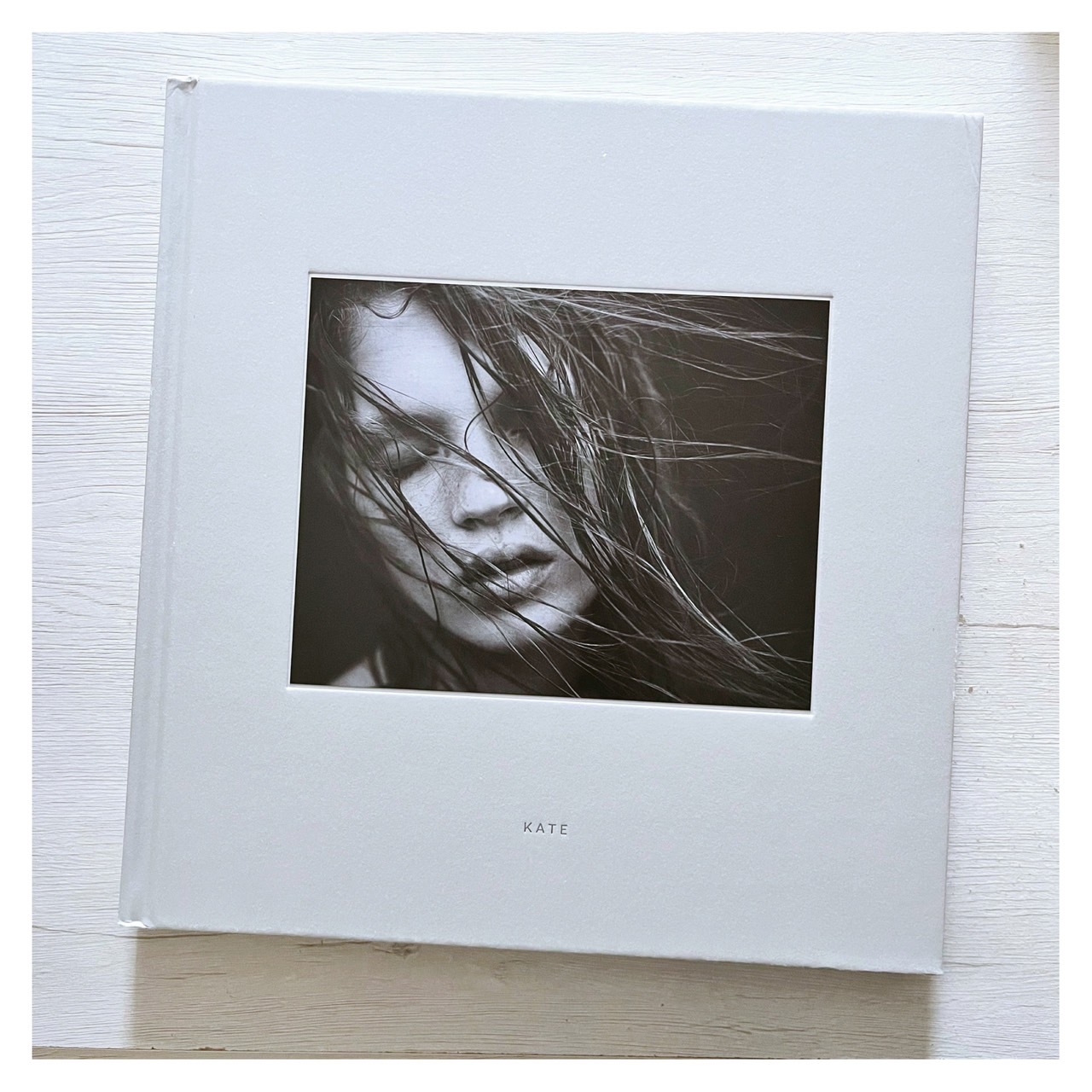 KATE MOSS × MARIO SORRENTI – KIRA CLOSET